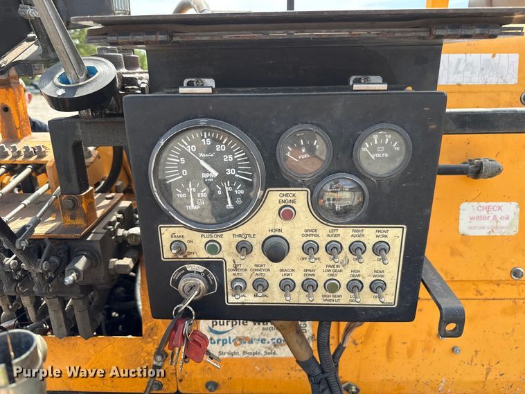 image for item GH9411 2013 Lee Boy 8510B paver