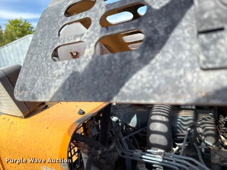 image for item GH9411 2013 Lee Boy 8510B paver