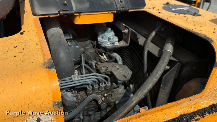 image for item GH9411 2013 Lee Boy 8510B paver