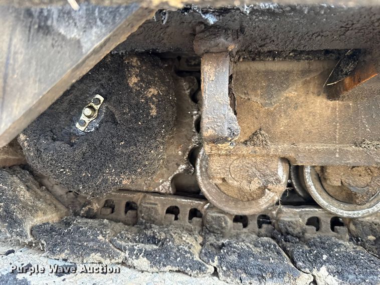 image for item GH9411 2013 Lee Boy 8510B paver