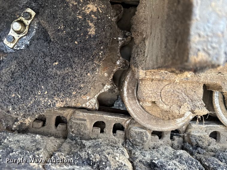 image for item GH9411 2013 Lee Boy 8510B paver