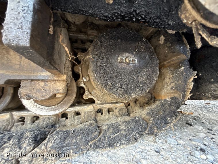 image for item GH9411 2013 Lee Boy 8510B paver