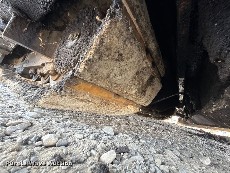 image for item GH9411 2013 Lee Boy 8510B paver