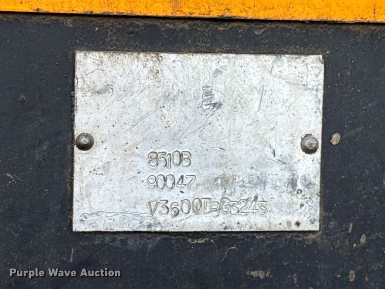 image for item GH9411 2013 Lee Boy 8510B paver