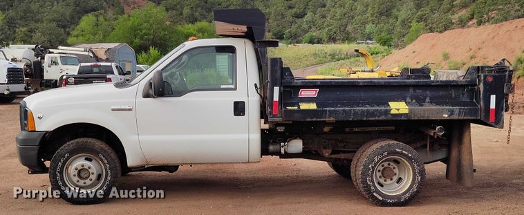 image for item IP9637 2006 Ford F350 Super Duty XL dump bed pickup truck