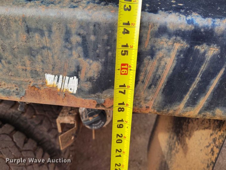 image for item IP9637 2006 Ford F350 Super Duty XL dump bed pickup truck