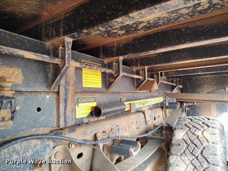 image for item IP9637 2006 Ford F350 Super Duty XL dump bed pickup truck