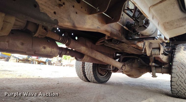 image for item IP9637 2006 Ford F350 Super Duty XL dump bed pickup truck