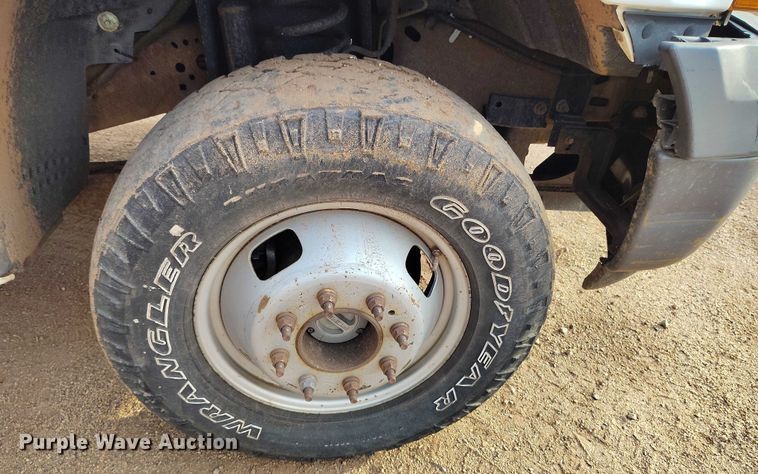 image for item IP9637 2006 Ford F350 Super Duty XL dump bed pickup truck