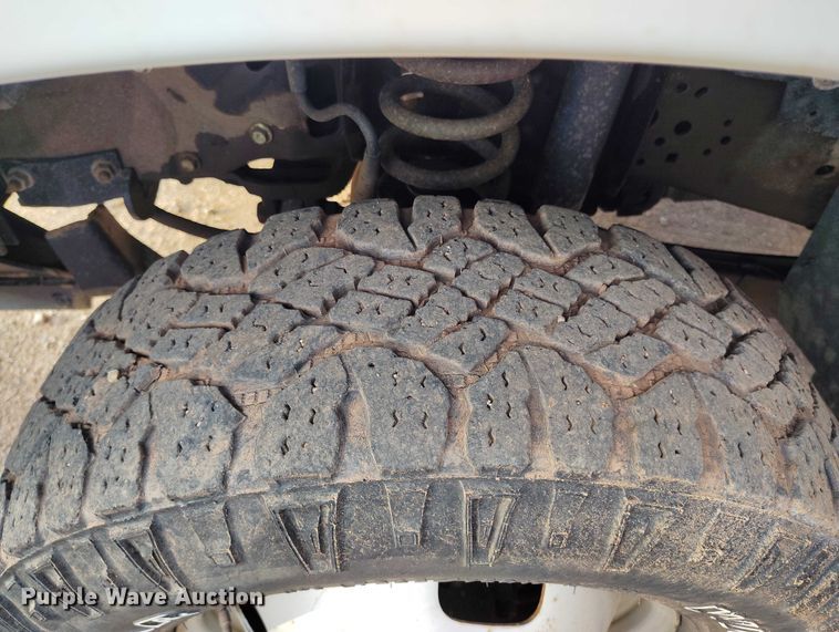 image for item IP9637 2006 Ford F350 Super Duty XL dump bed pickup truck