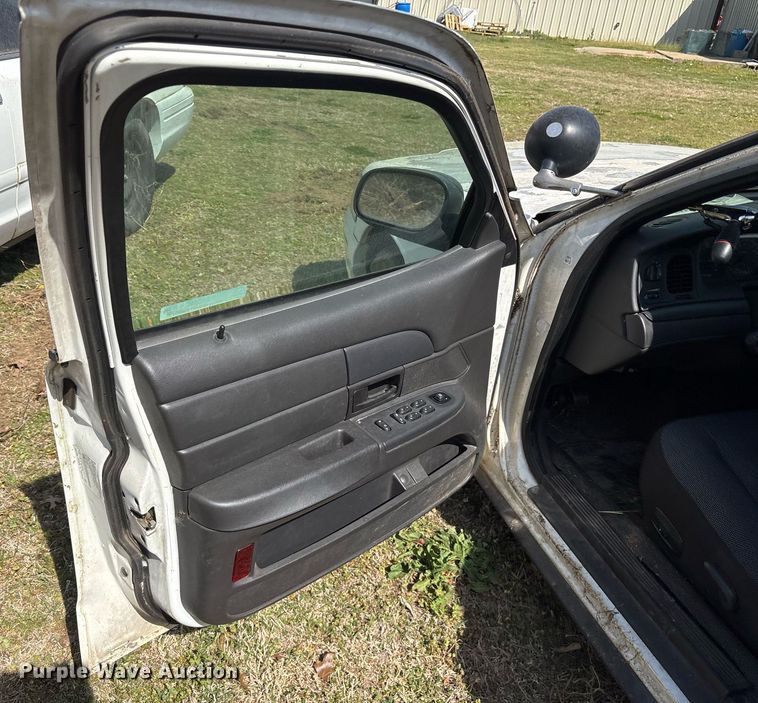 image for item OB9589 2004 Ford Crown Victoria Police Interceptor  