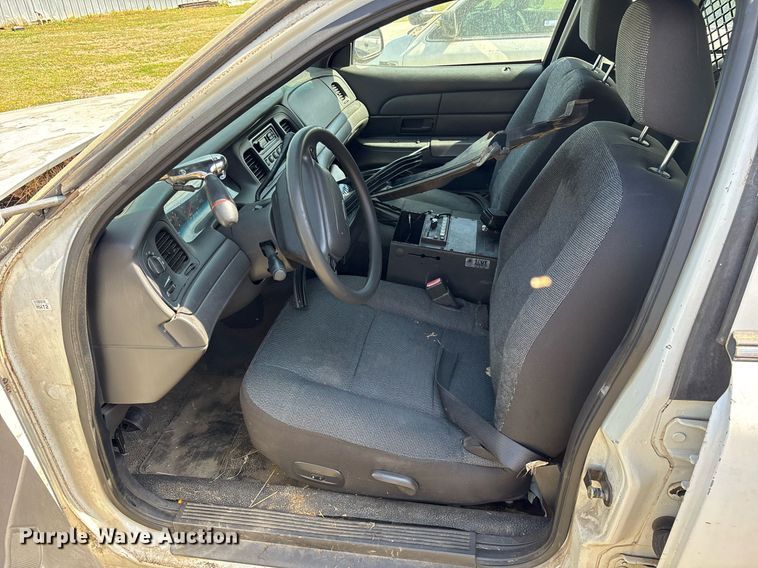 image for item OB9589 2004 Ford Crown Victoria Police Interceptor  