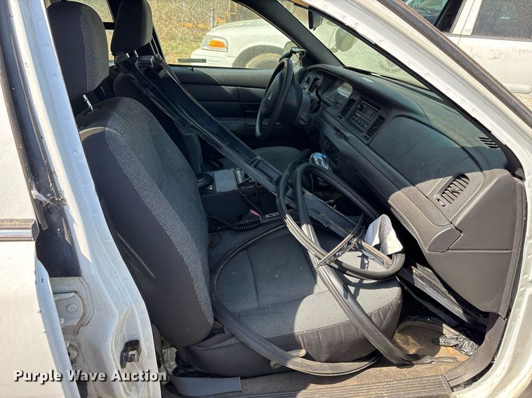 image for item OB9589 2004 Ford Crown Victoria Police Interceptor  