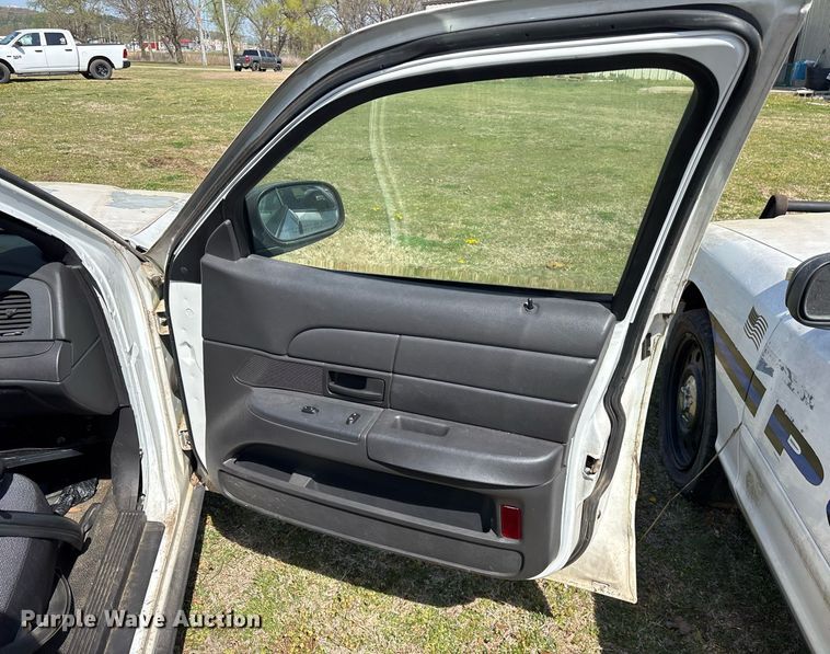 image for item OB9589 2004 Ford Crown Victoria Police Interceptor  