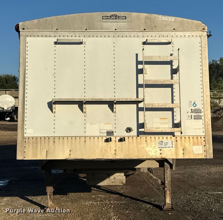 image for item DO2286 1996 Wilson DWH-400C grain trailer