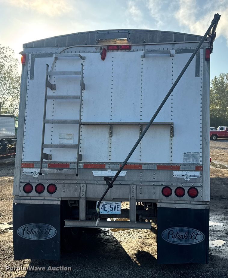 image for item DO2286 1996 Wilson DWH-400C grain trailer