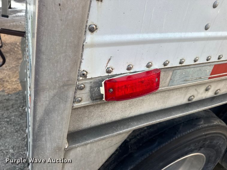 image for item DO2286 1996 Wilson DWH-400C grain trailer