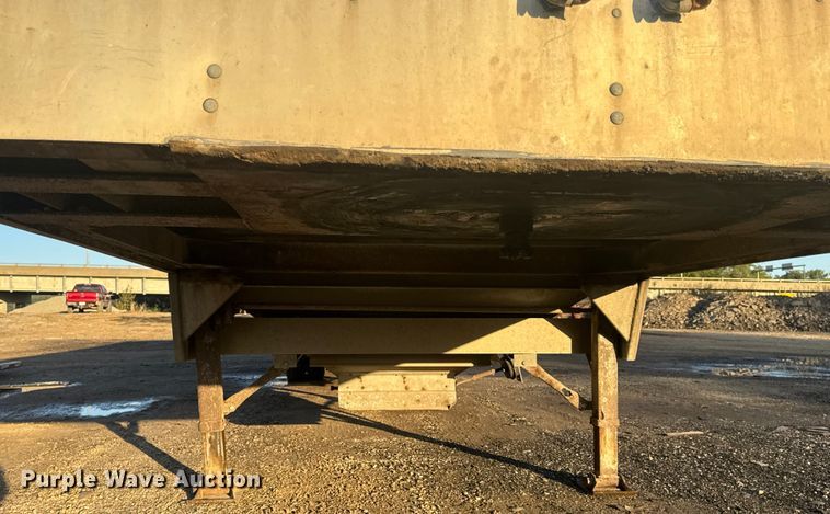 image for item DO2286 1996 Wilson DWH-400C grain trailer