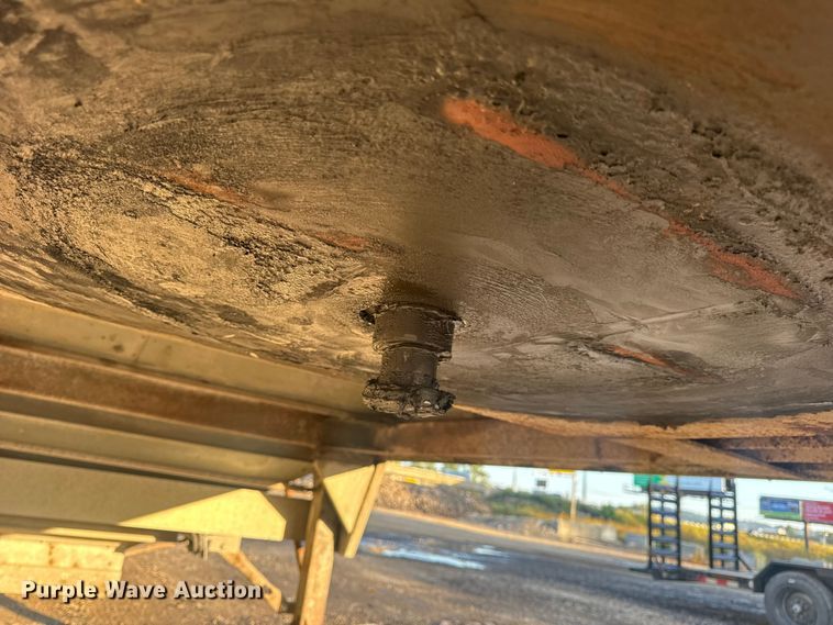 image for item DO2286 1996 Wilson DWH-400C grain trailer