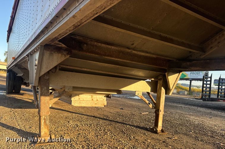 image for item DO2286 1996 Wilson DWH-400C grain trailer