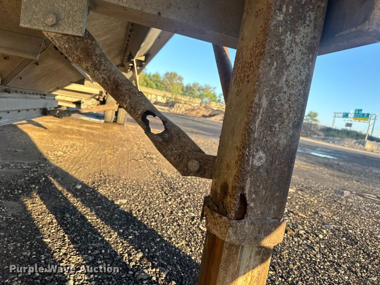 image for item DO2286 1996 Wilson DWH-400C grain trailer