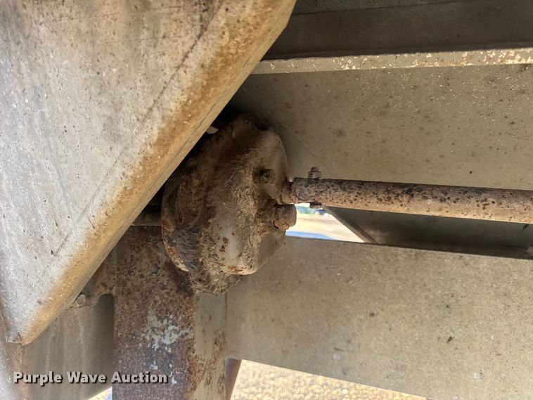 image for item DO2286 1996 Wilson DWH-400C grain trailer