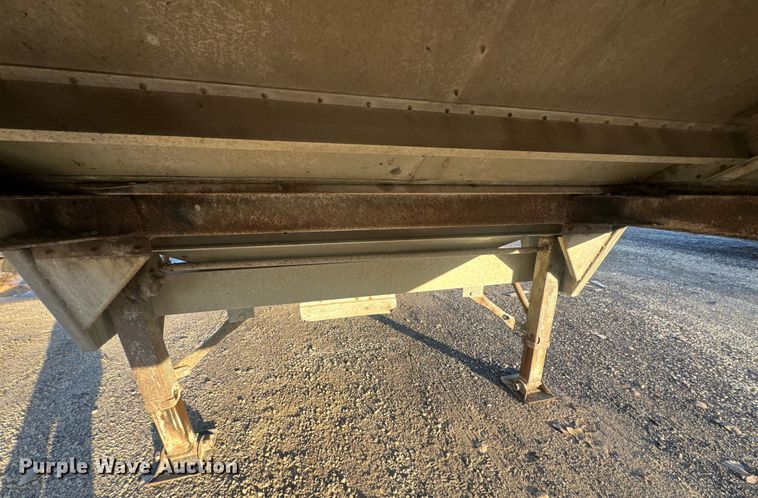 image for item DO2286 1996 Wilson DWH-400C grain trailer