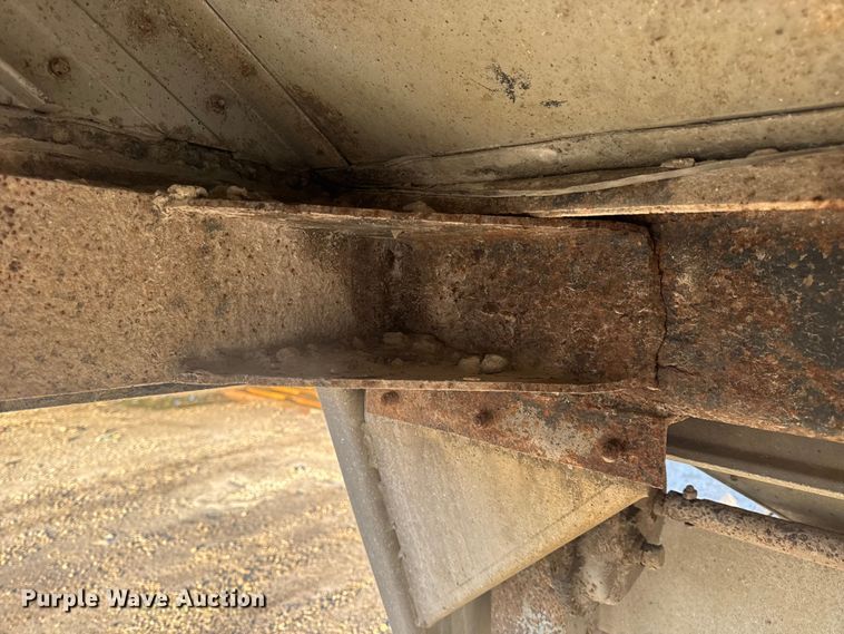 image for item DO2286 1996 Wilson DWH-400C grain trailer