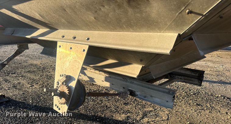 image for item DO2286 1996 Wilson DWH-400C grain trailer