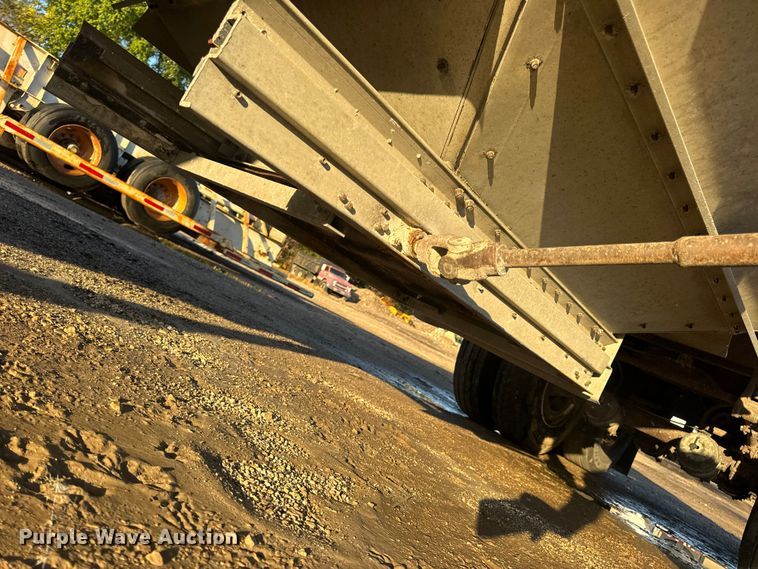 image for item DO2286 1996 Wilson DWH-400C grain trailer