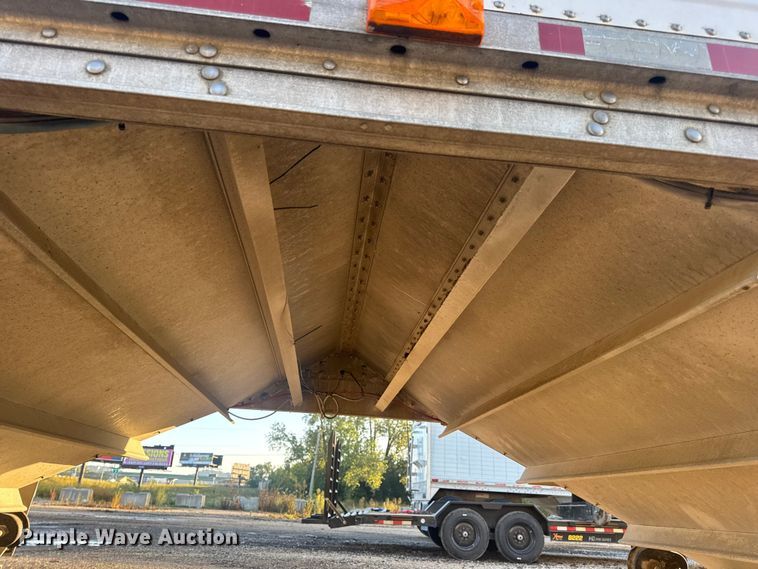 image for item DO2286 1996 Wilson DWH-400C grain trailer