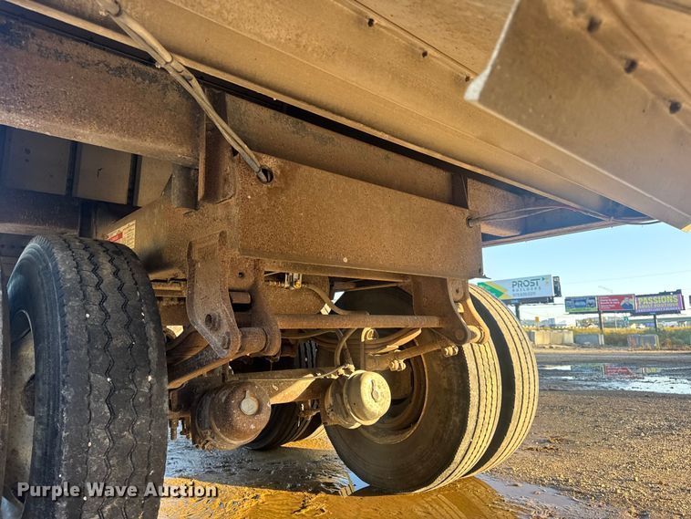 image for item DO2286 1996 Wilson DWH-400C grain trailer