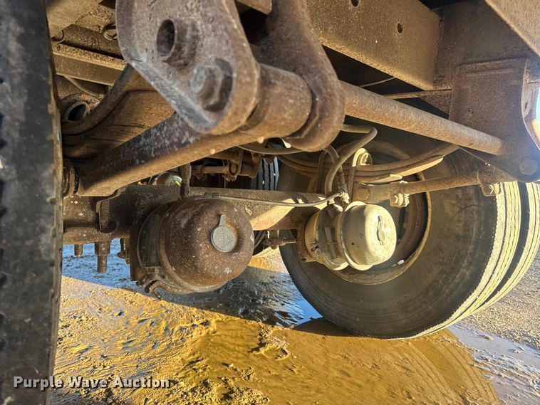 image for item DO2286 1996 Wilson DWH-400C grain trailer