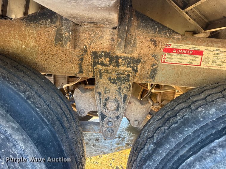 image for item DO2286 1996 Wilson DWH-400C grain trailer