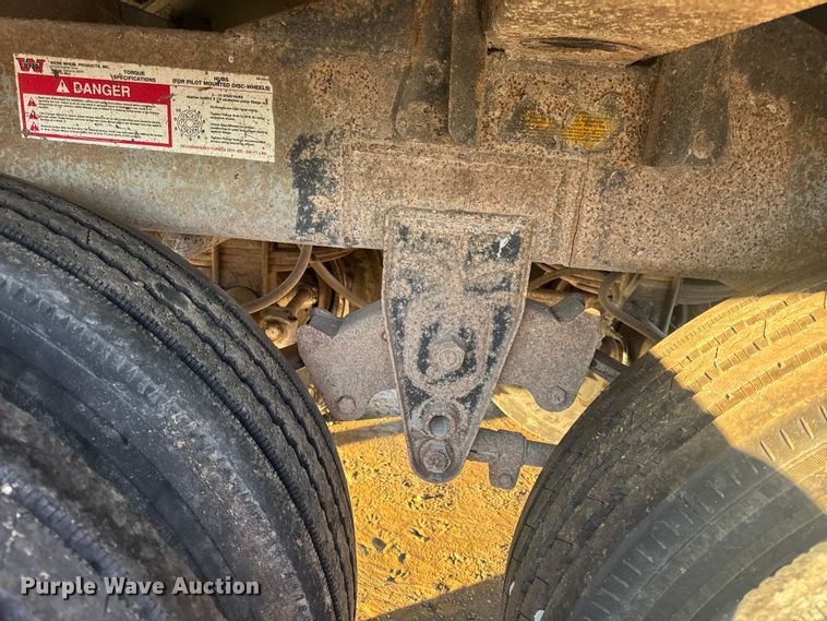 image for item DO2286 1996 Wilson DWH-400C grain trailer