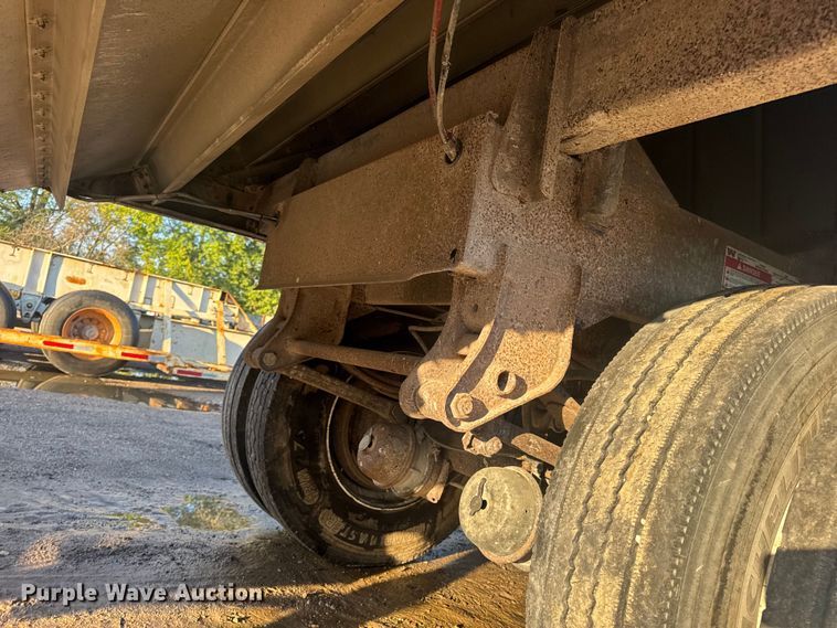 image for item DO2286 1996 Wilson DWH-400C grain trailer