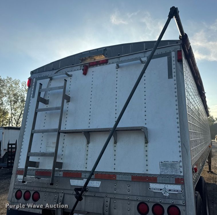 image for item DO2286 1996 Wilson DWH-400C grain trailer