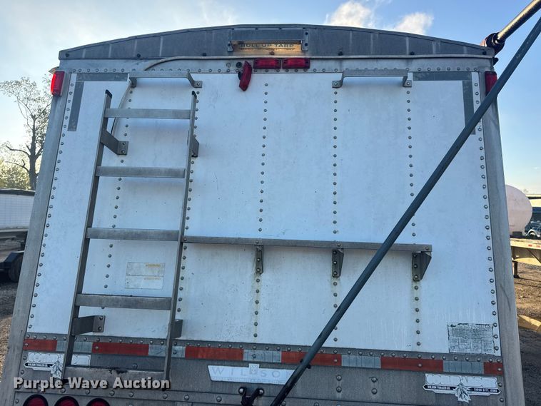 image for item DO2286 1996 Wilson DWH-400C grain trailer
