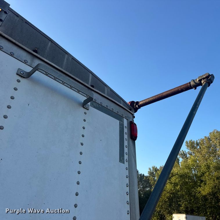 image for item DO2286 1996 Wilson DWH-400C grain trailer