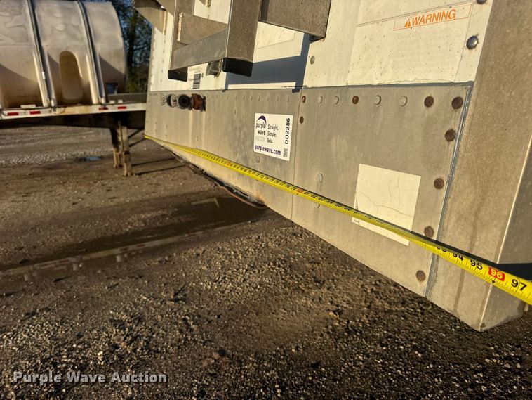 image for item DO2286 1996 Wilson DWH-400C grain trailer