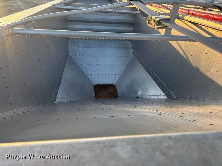 image for item DO2286 1996 Wilson DWH-400C grain trailer