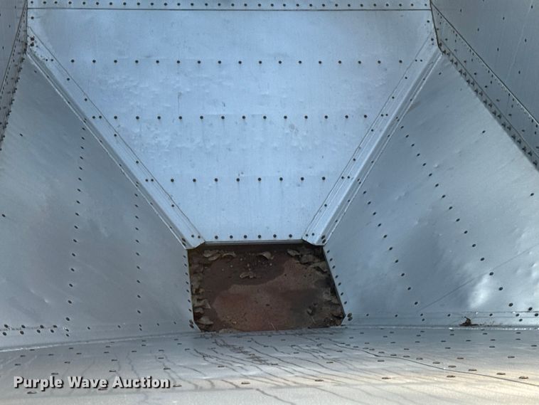 image for item DO2286 1996 Wilson DWH-400C grain trailer