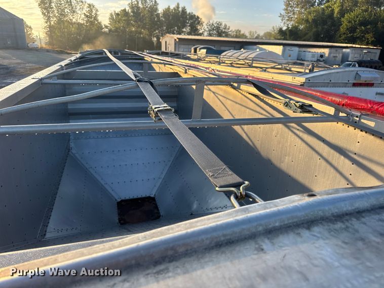 image for item DO2286 1996 Wilson DWH-400C grain trailer