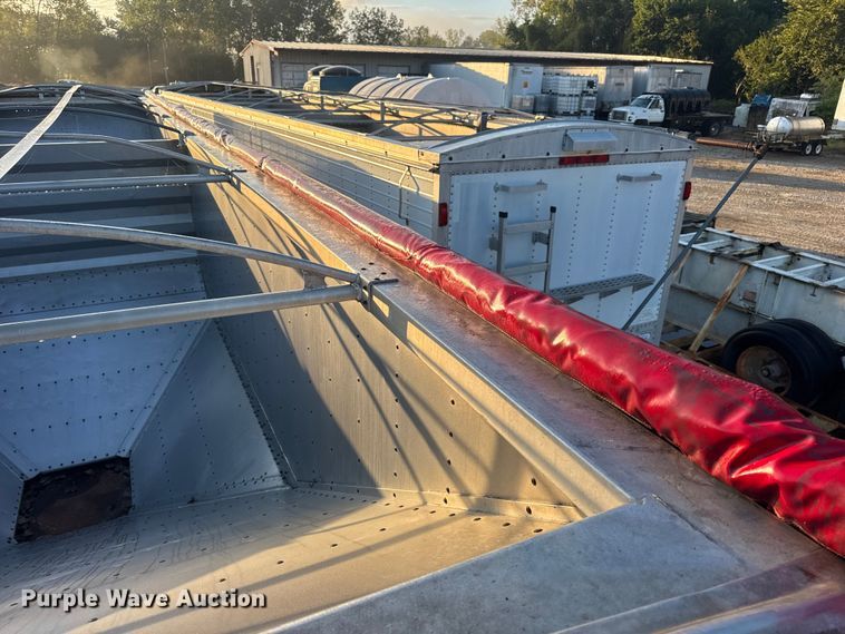 image for item DO2286 1996 Wilson DWH-400C grain trailer