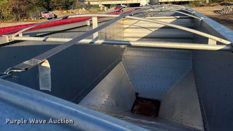 image for item DO2286 1996 Wilson DWH-400C grain trailer