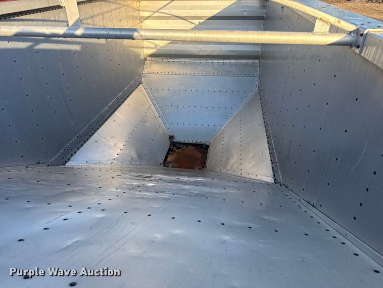 image for item DO2286 1996 Wilson DWH-400C grain trailer