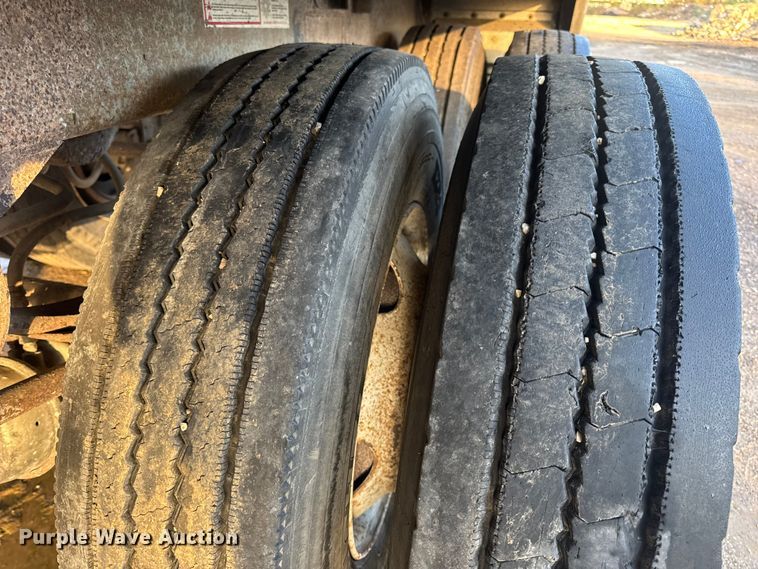 image for item DO2286 1996 Wilson DWH-400C grain trailer