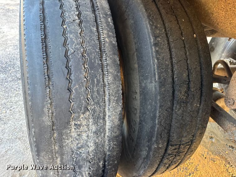 image for item DO2286 1996 Wilson DWH-400C grain trailer