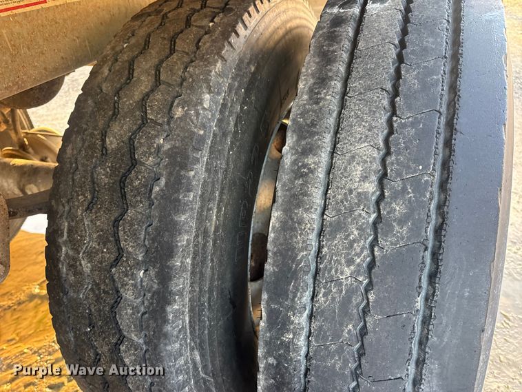 image for item DO2286 1996 Wilson DWH-400C grain trailer