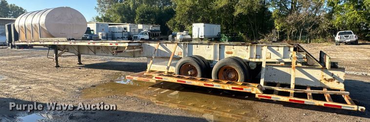 image for item DO2287 1995 Clark CDFBT sprayer trailer